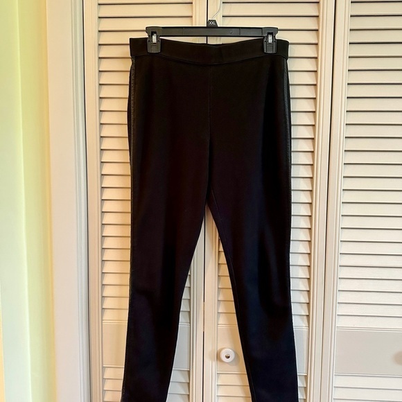 DKNY JEANS, WOMENS, BLACK KNIT PANTS WITH FAUX LEATHER SIDE STRIPES. SIZE M - Picture 2 of 9